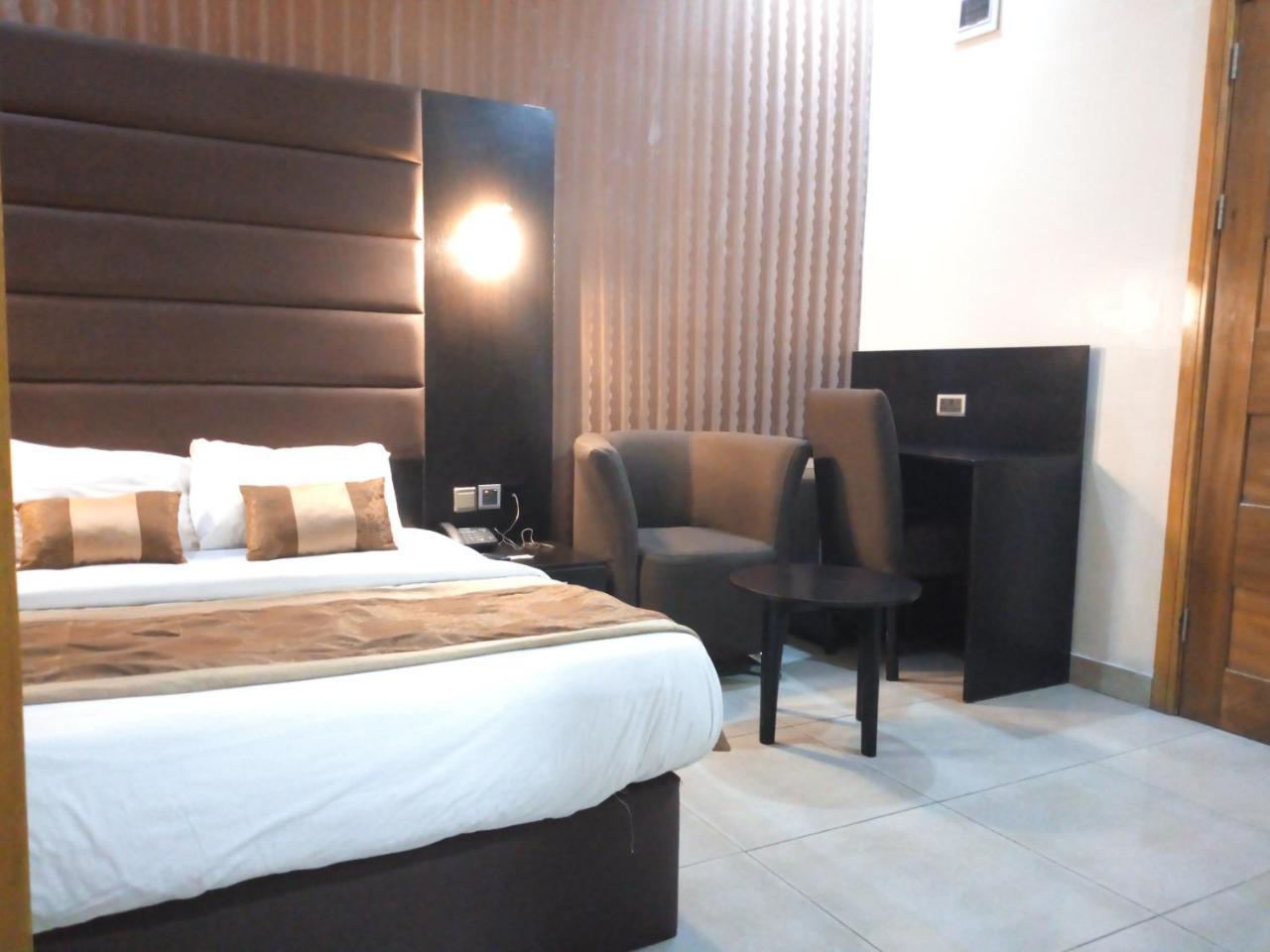 Bana Hotel & Suites Лагос Екстериор снимка