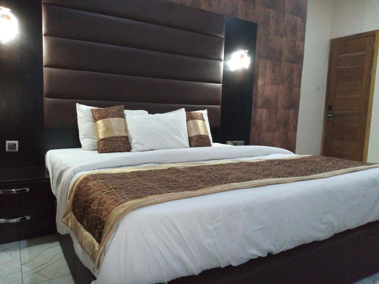 Bana Hotel & Suites Лагос Екстериор снимка