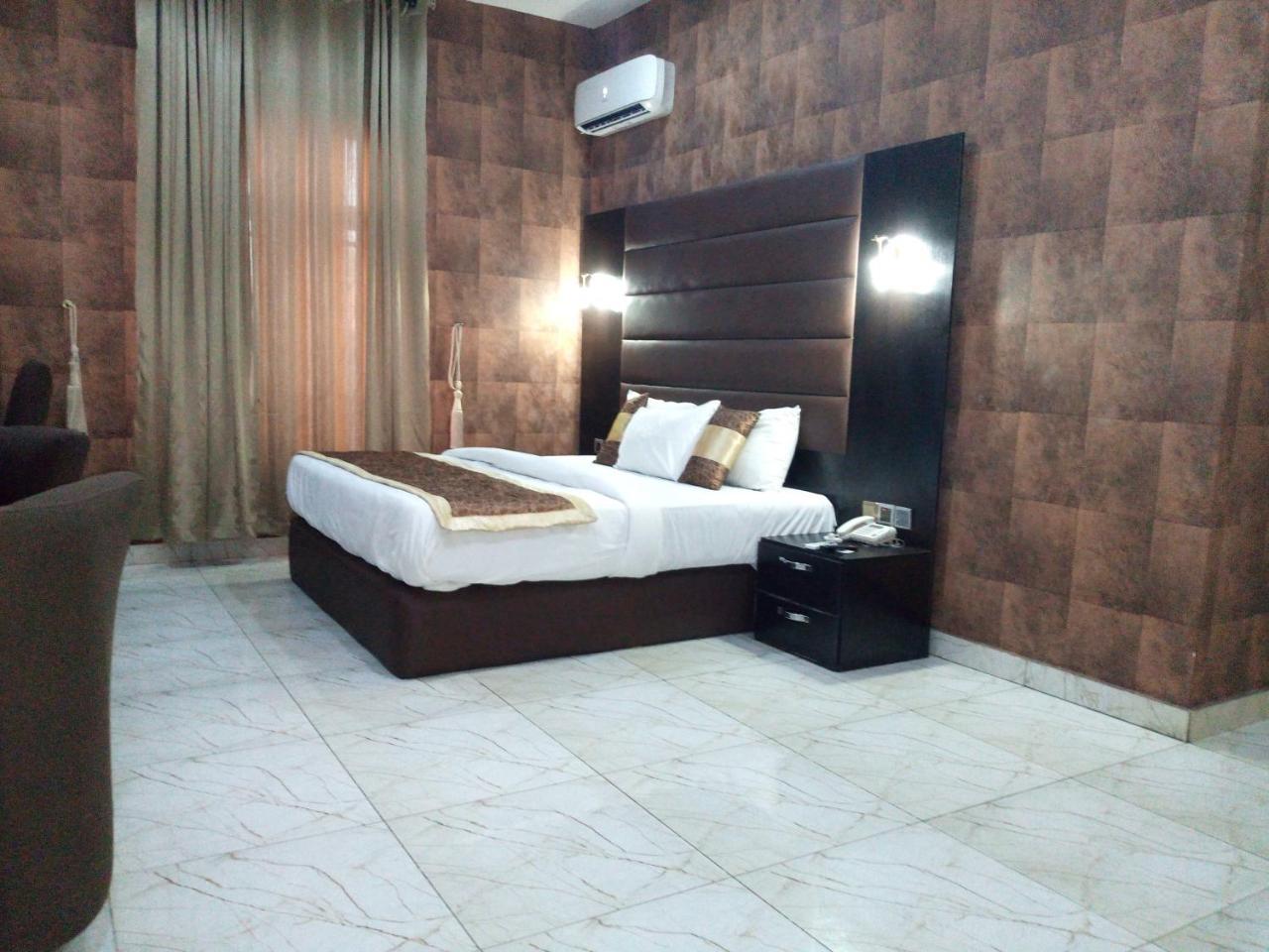Bana Hotel & Suites Лагос Екстериор снимка