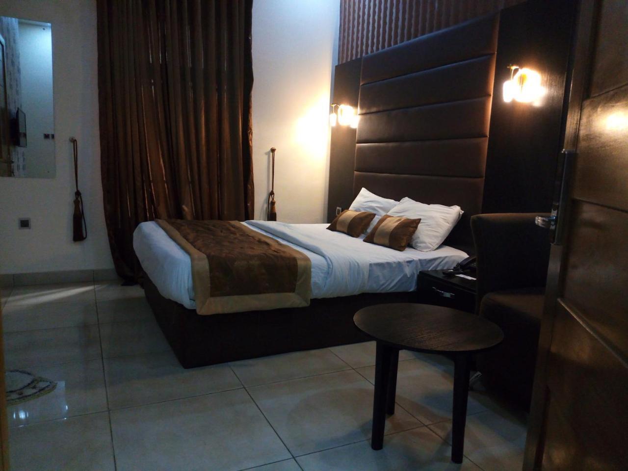 Bana Hotel & Suites Лагос Екстериор снимка
