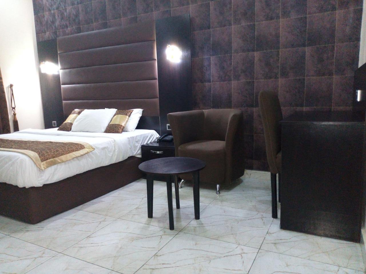 Bana Hotel & Suites Лагос Екстериор снимка