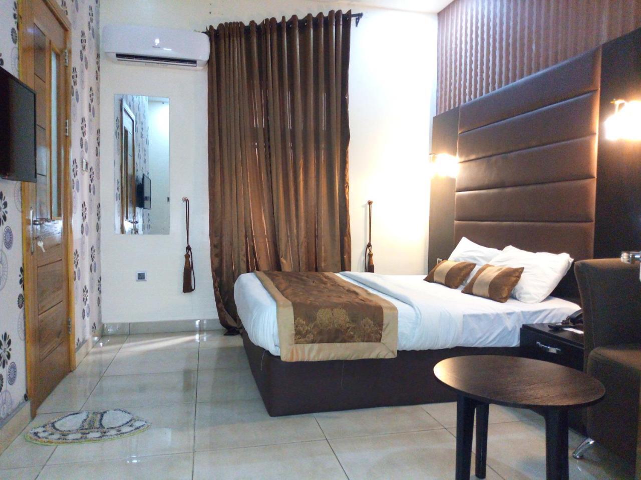 Bana Hotel & Suites Лагос Екстериор снимка