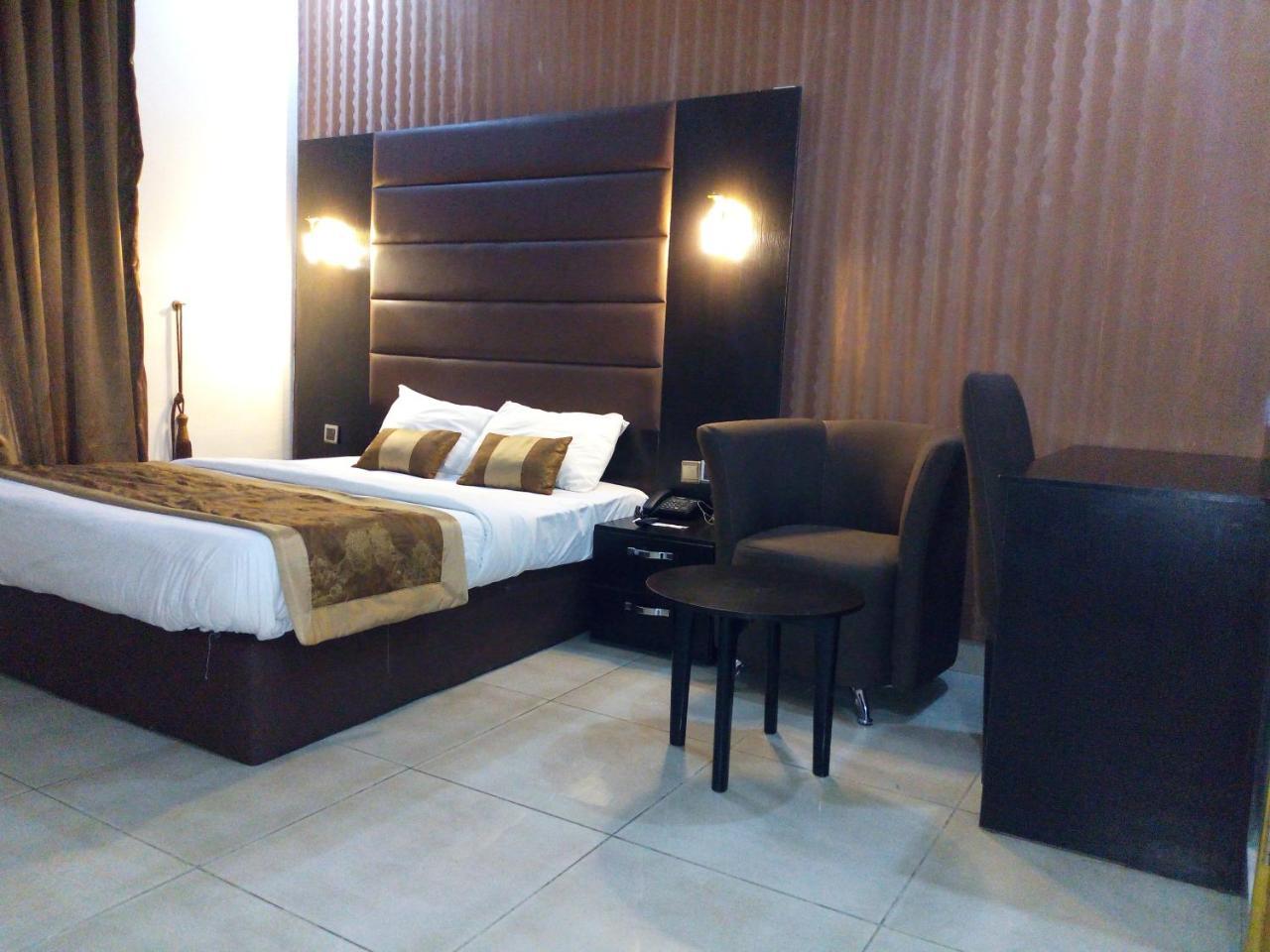 Bana Hotel & Suites Лагос Екстериор снимка