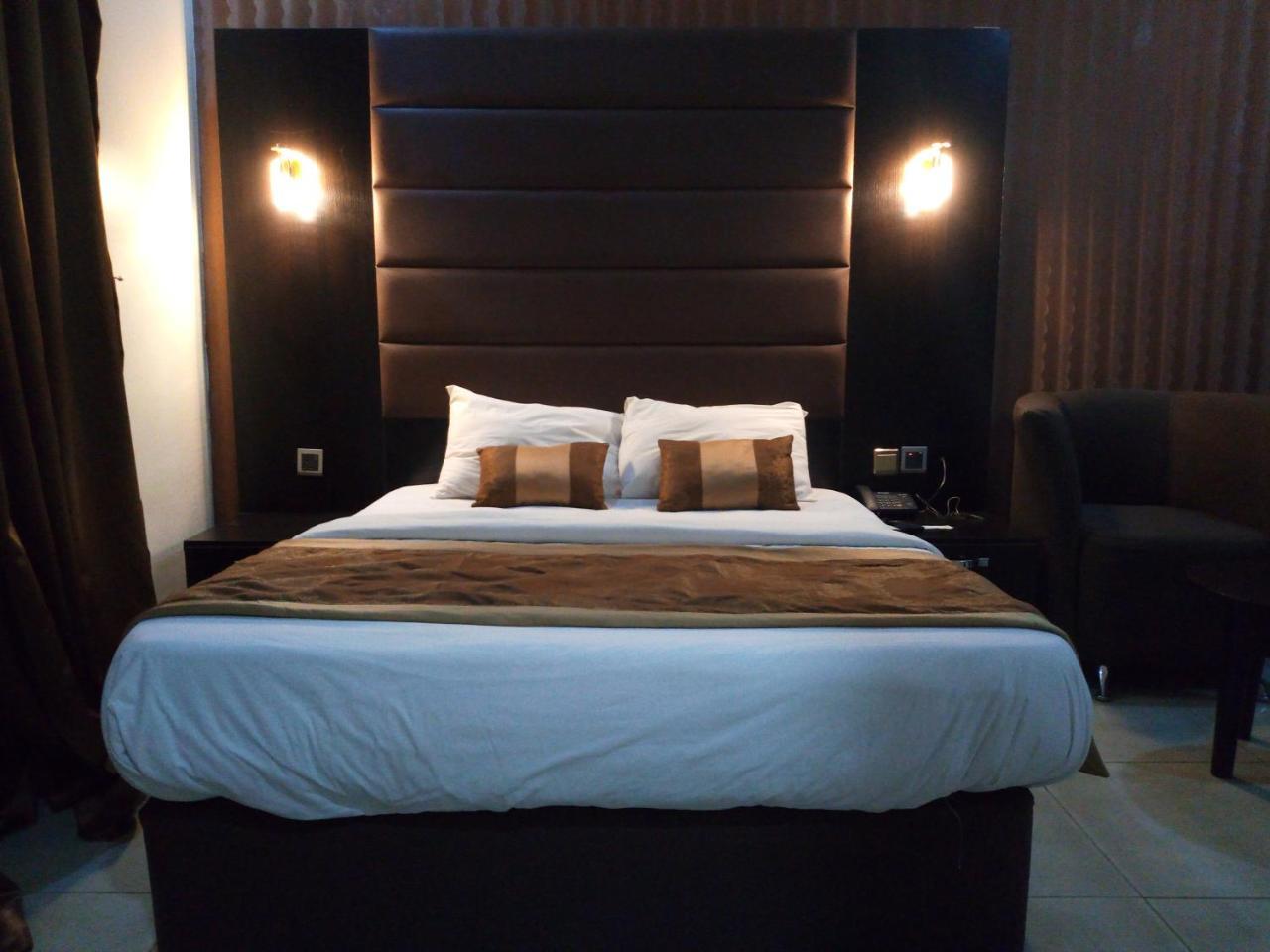 Bana Hotel & Suites Лагос Екстериор снимка