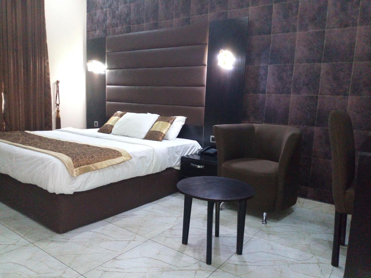Bana Hotel & Suites Лагос Екстериор снимка