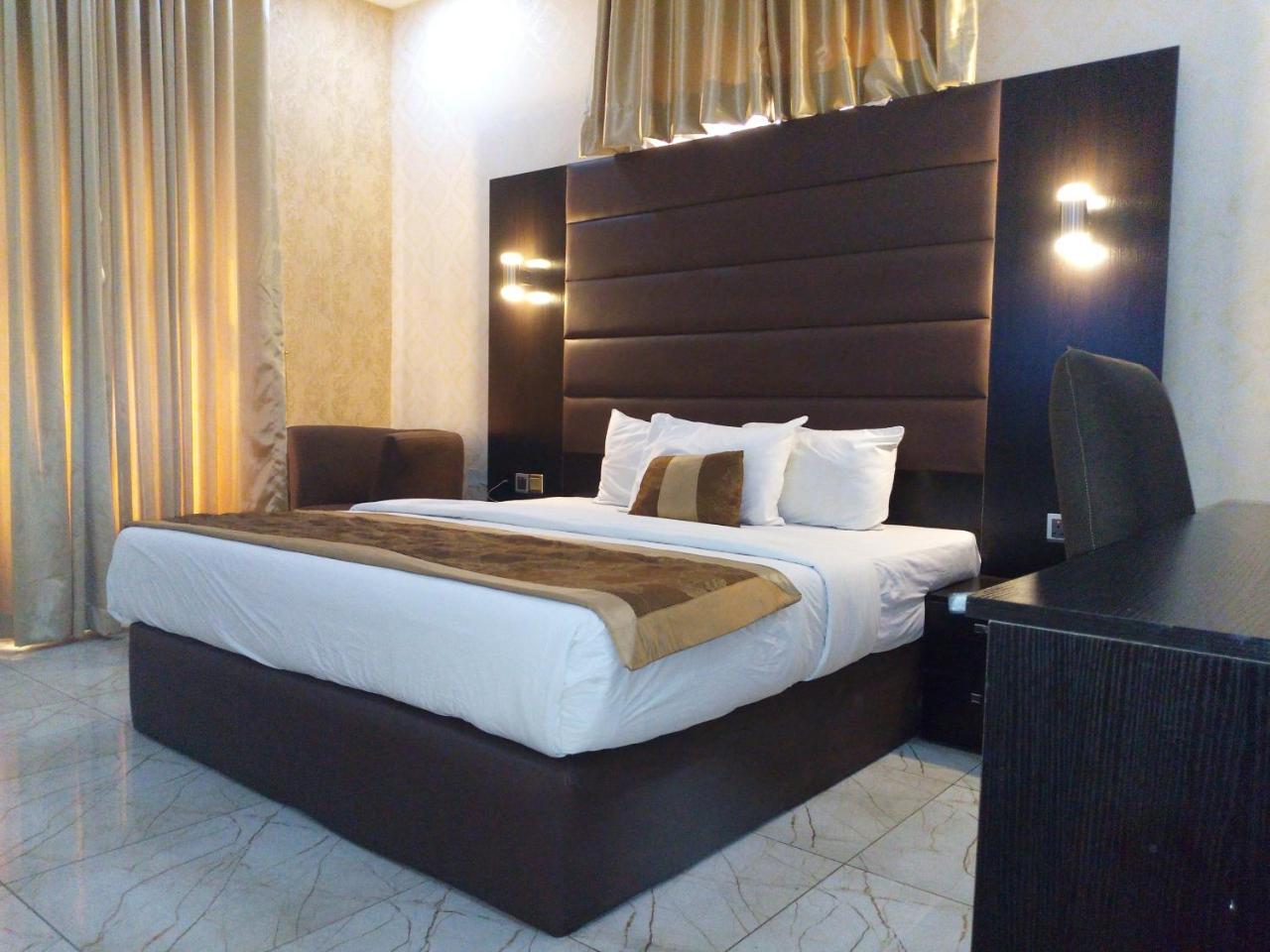 Bana Hotel & Suites Лагос Екстериор снимка