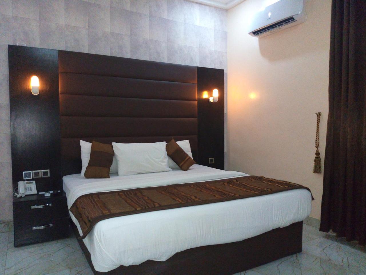 Bana Hotel & Suites Лагос Екстериор снимка