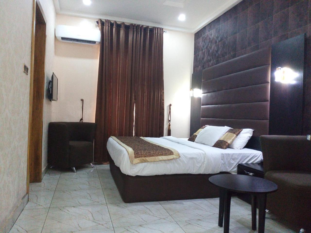Bana Hotel & Suites Лагос Екстериор снимка