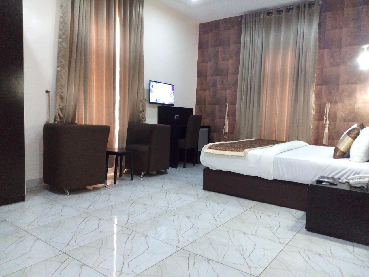 Bana Hotel & Suites Лагос Екстериор снимка