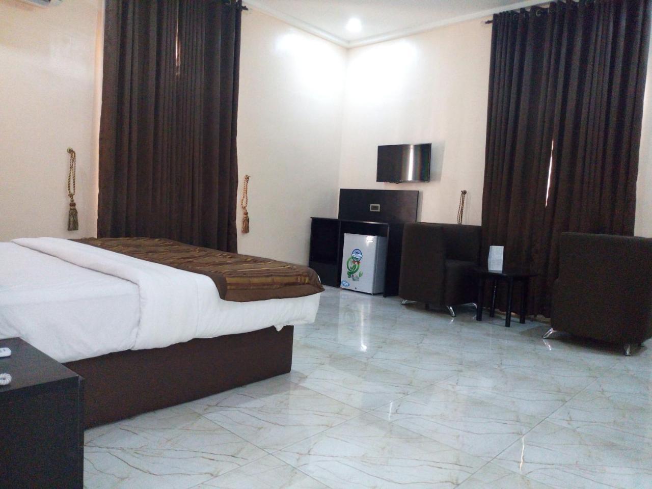 Bana Hotel & Suites Лагос Екстериор снимка