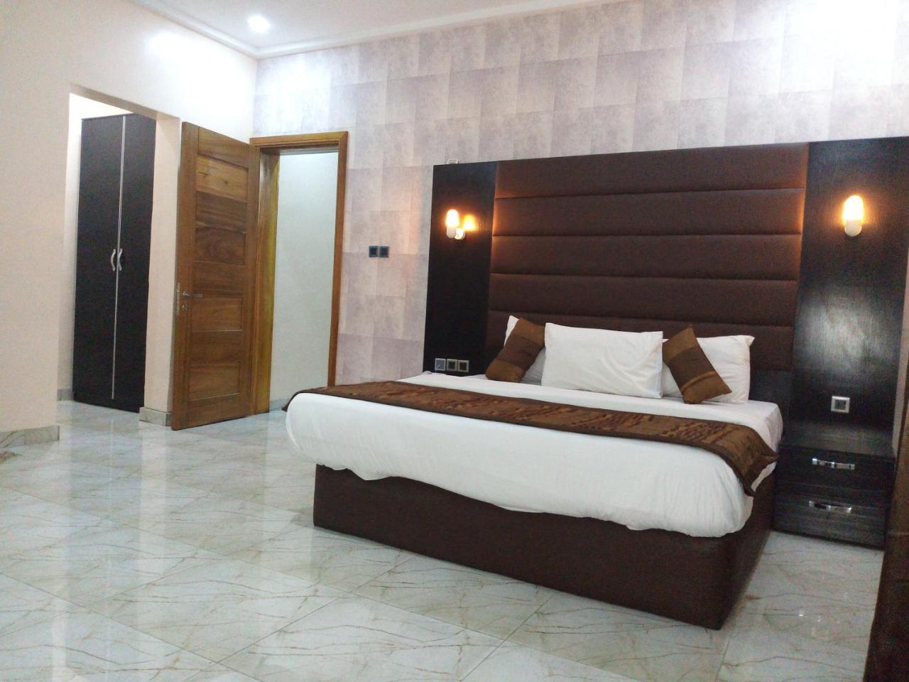 Bana Hotel & Suites Лагос Екстериор снимка