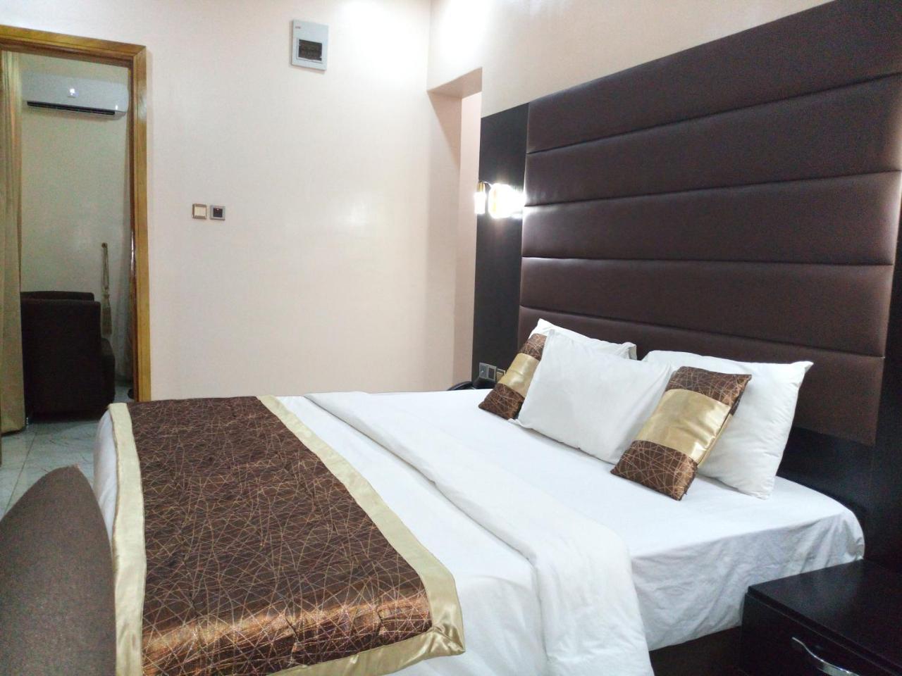 Bana Hotel & Suites Лагос Екстериор снимка