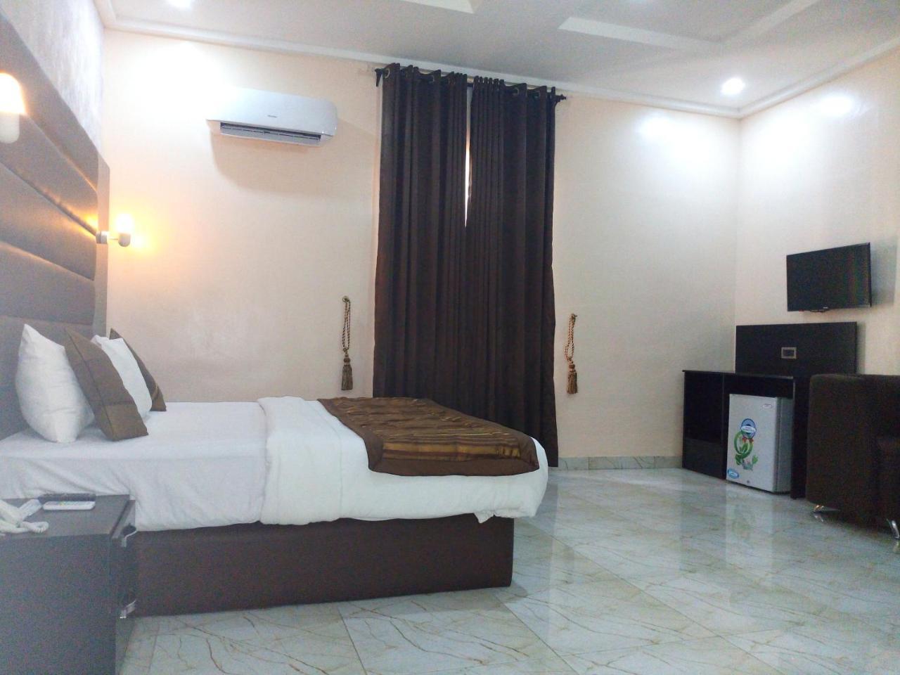 Bana Hotel & Suites Лагос Екстериор снимка