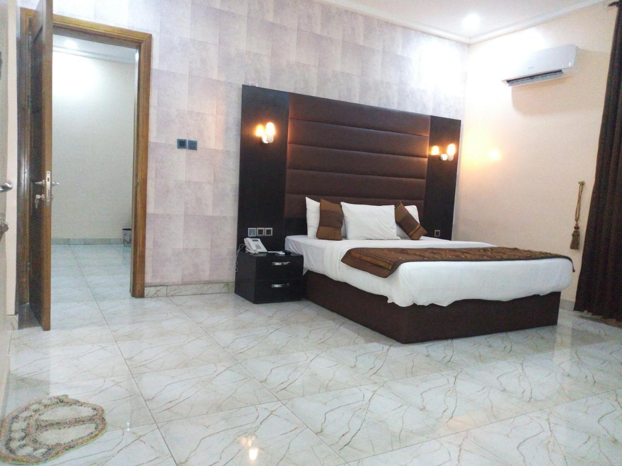 Bana Hotel & Suites Лагос Екстериор снимка