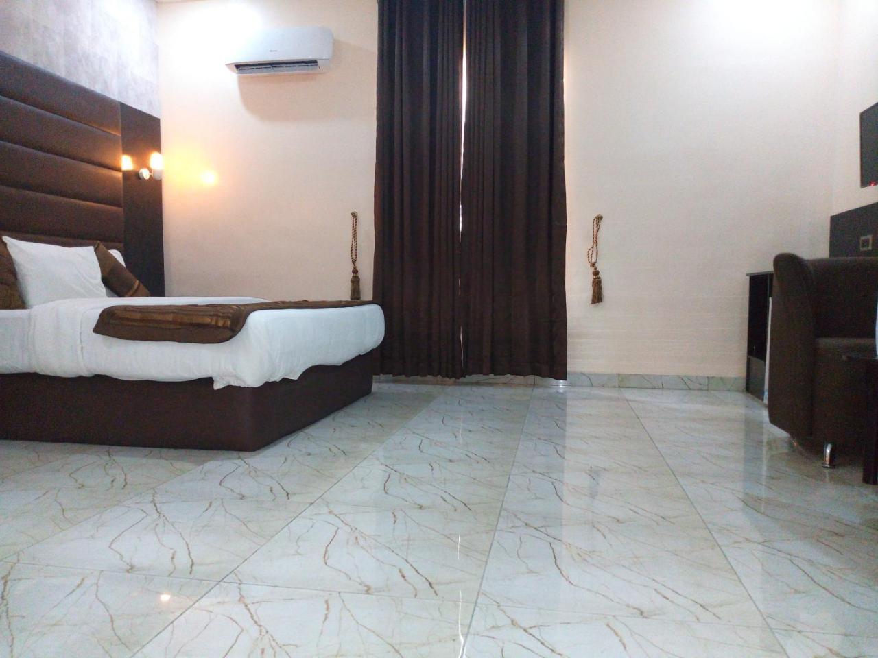 Bana Hotel & Suites Лагос Екстериор снимка